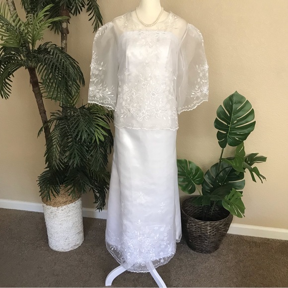 Beautiful White Maria Clara Filipiniana gown with classic embroidery, 3 pcs. Set - Picture 14 of 17